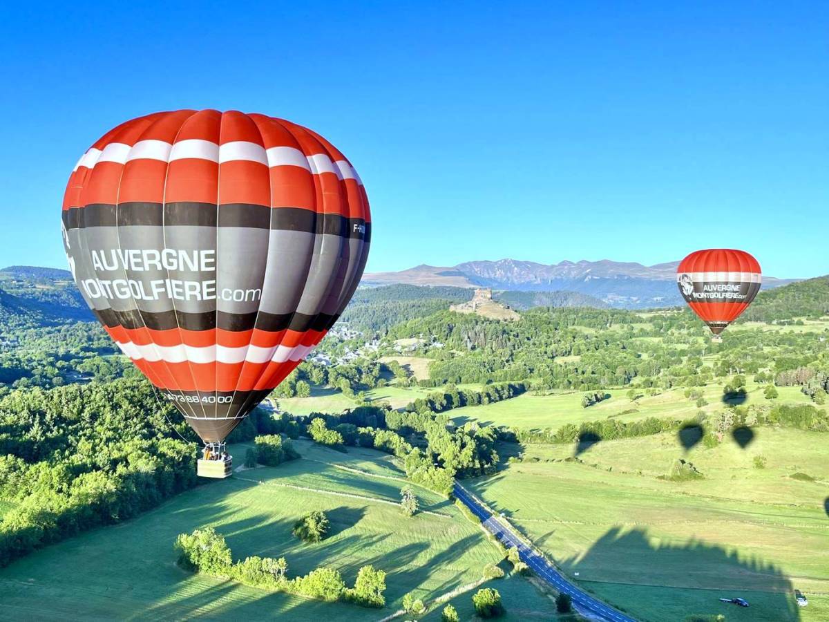 montgolfière massif puy de Sancy château de Murol