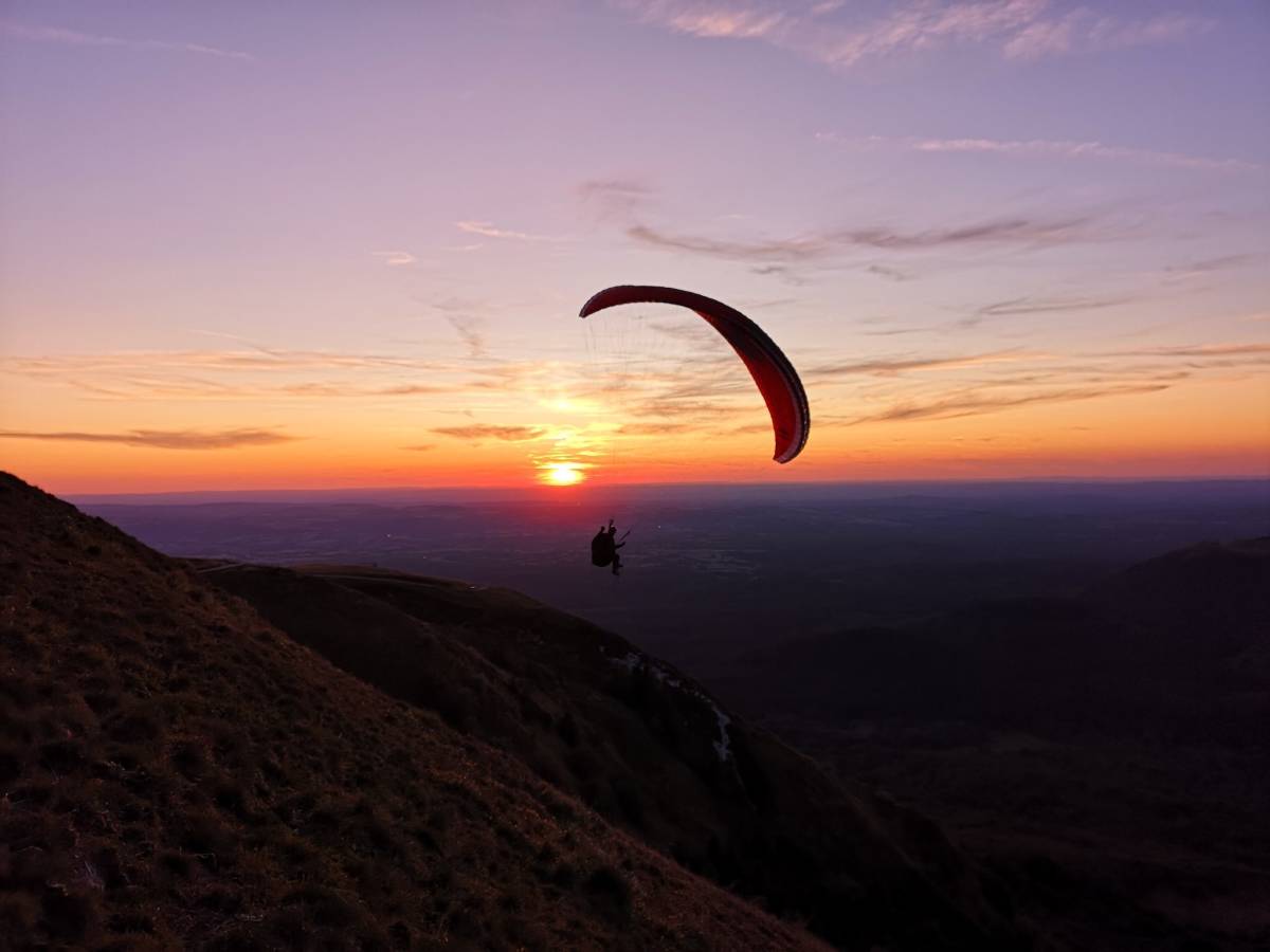 parapente coucher de soleil