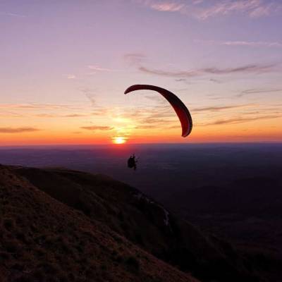 parapente puy de dôme couche de soleil