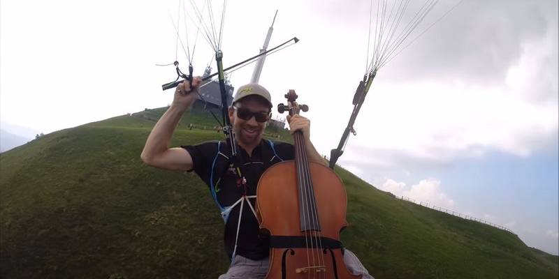 violoncelle en parapente